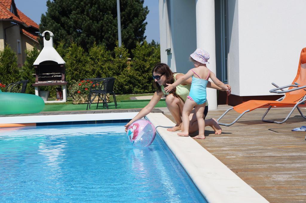 Dom Przy Basenie Villa Puck Exterior foto